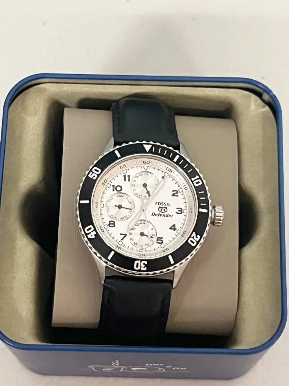Fossil Men's Defender DEC1006 Sport Dive Watch, White Dial, Black Leather Strap